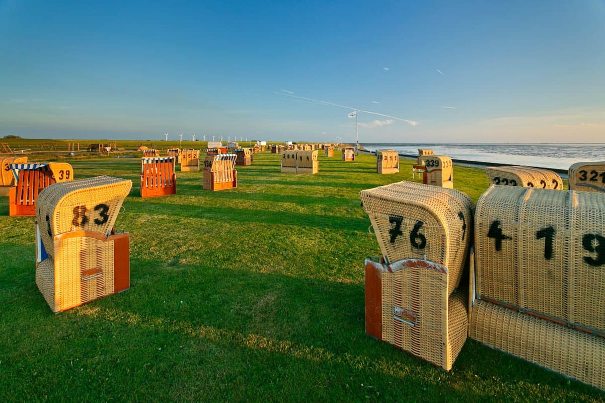 Strandkörbe direkt am Meer